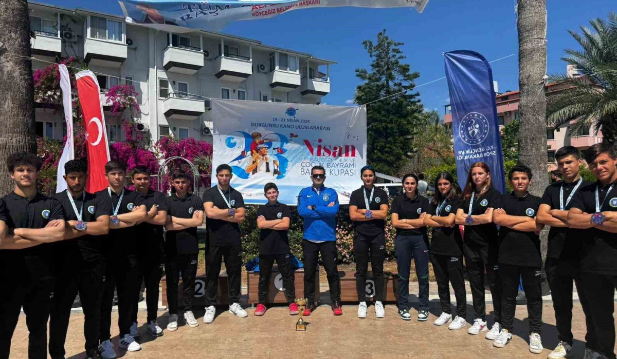 Bursa Büyükşehir Belediyesporlu kanocular Muğla’da 12 madalya 1 kupa kazandı