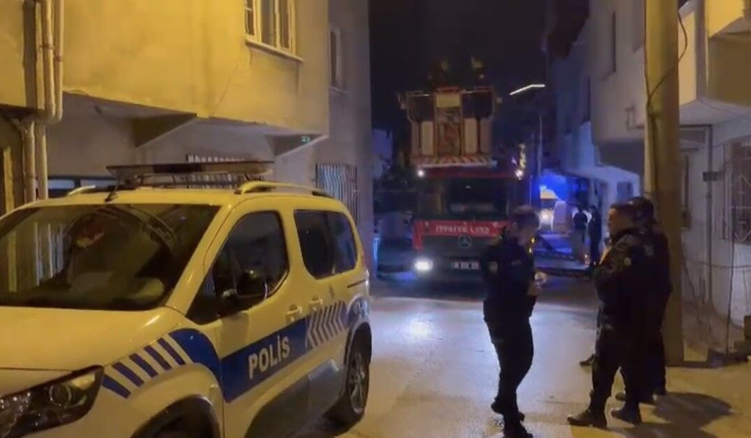 Bursa'da Aile Dramı: Genç Bıçakla Ailesini Rehin Alıp Camdan Tahliye Ettirdi!