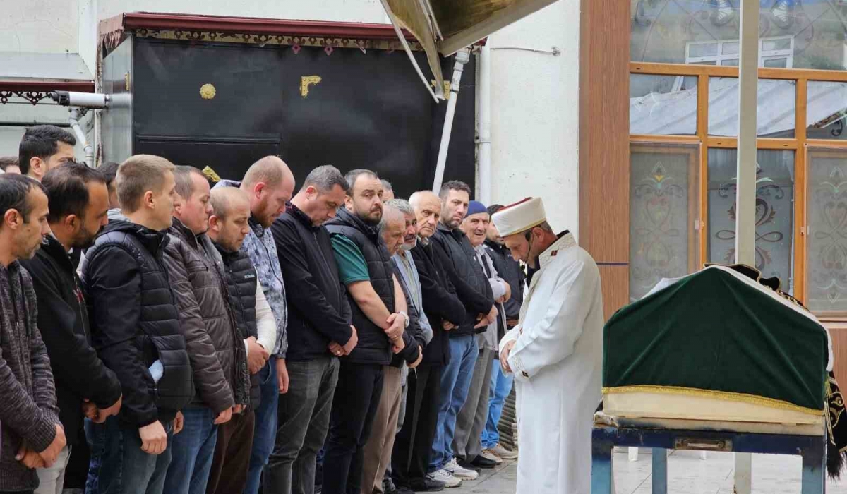 Kuzeni tarafından yanlışlıkla vurulan 9 yaşındaki Miraç son yolculuğuna uğurlandı