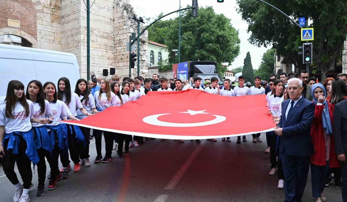 Bursa’da 19 Mayıs coşkusu kortej yürüyüşüyle başladı