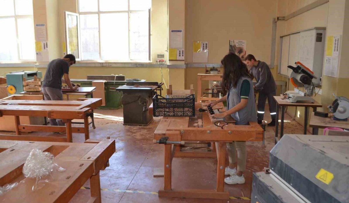 Ortaokul öğrenciler becerilerini zanaat atölyeleriyle keşfedecek