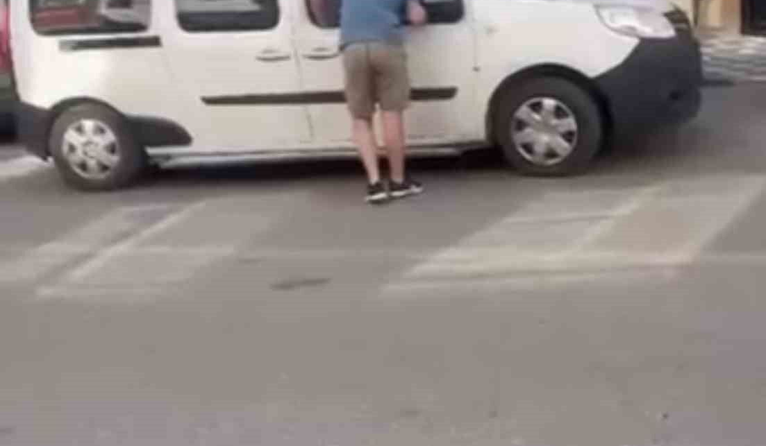 Kurbanlık danayı arka koltukta getirdi