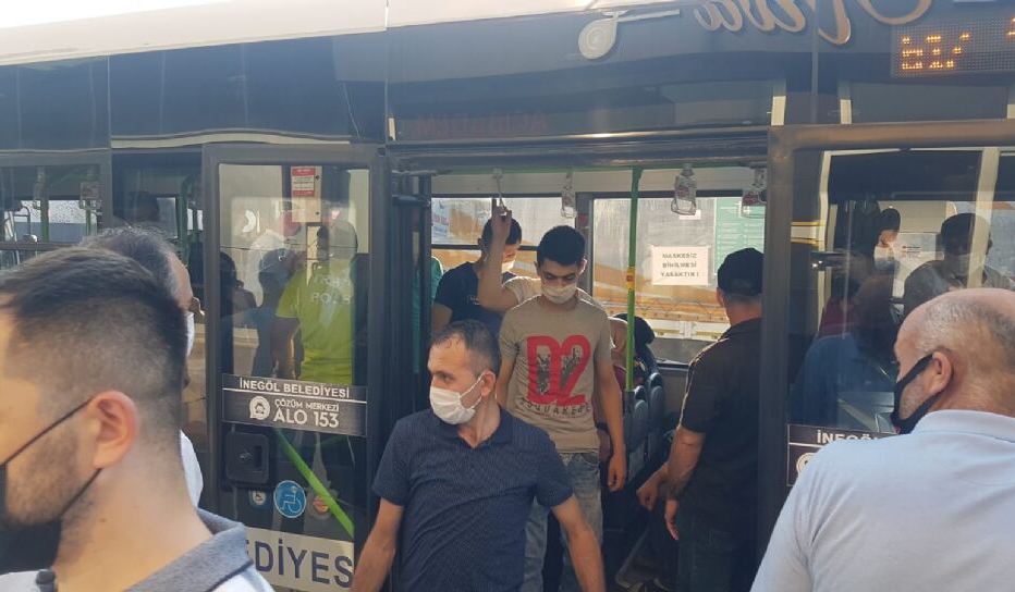Tika Basa Dolu Olan Otobusten Yolcular Indirildi Inegol Haberleri