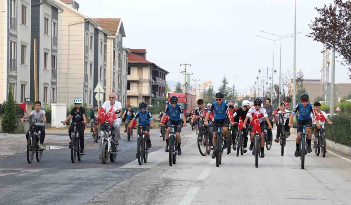İnegöl Belediyesi'nin Zaferden Kurtuluşa Bisiklet Turu Büyük İlgi Gördü