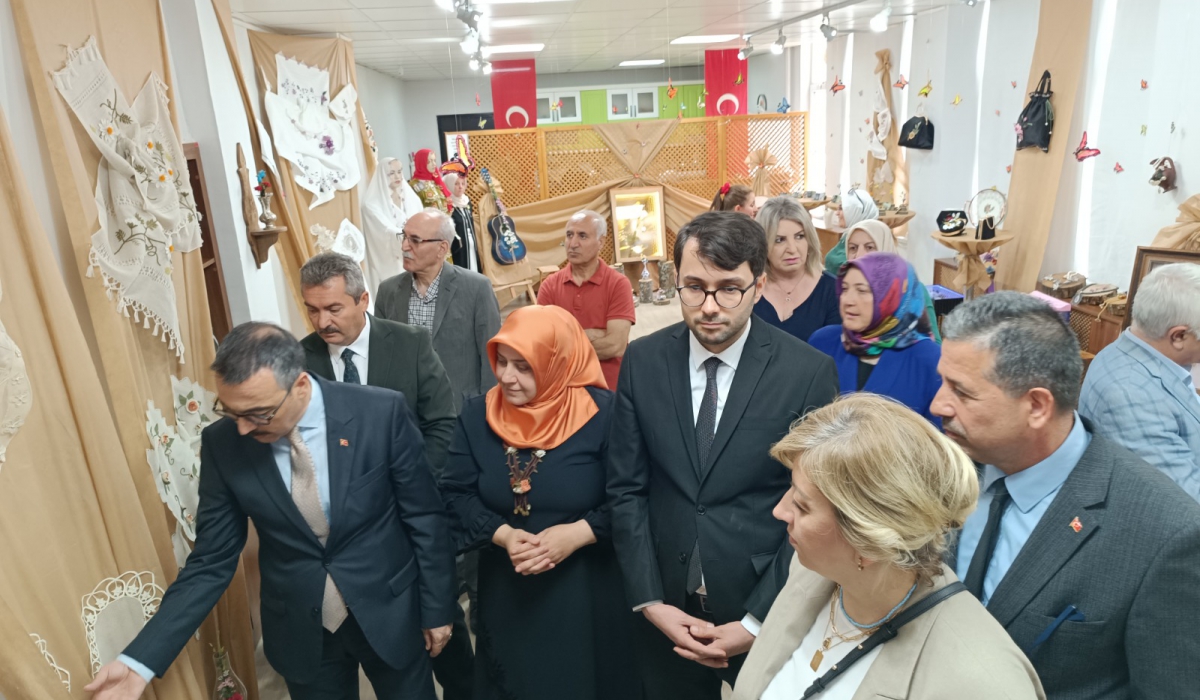 İnegöl'de Eşsiz Bir Sergi: Uludağ'ın Çiçekleri İğne Oyasıyla Buluştu!