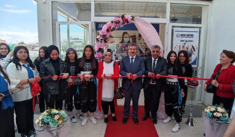 Nene Hatun Meslek Lisesi Öğrencilerinin Eserleri İnegöl AVM'de!
