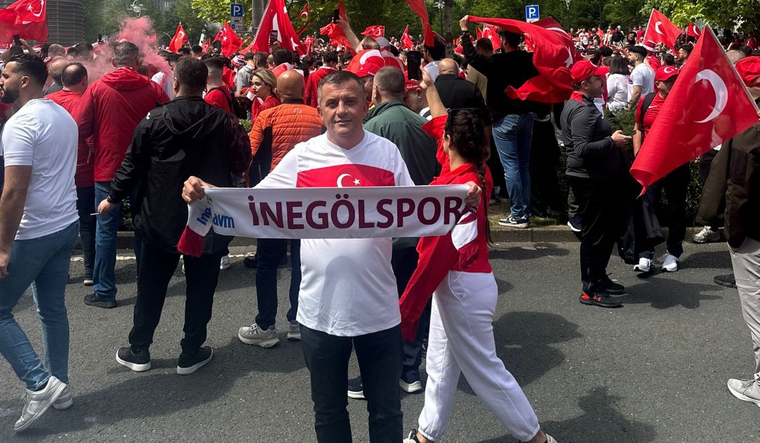 İnegöl'den Milli Takıma Destek, İnegölspor atkısı ile poz verdi