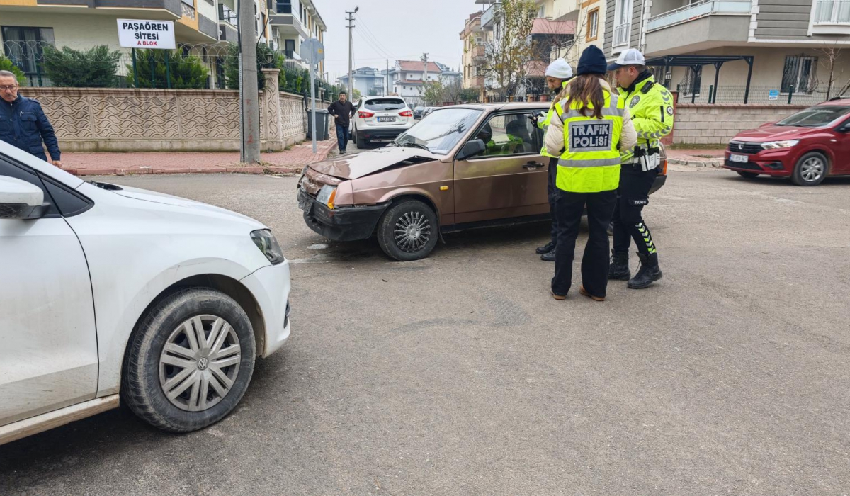 İnegöl'de kafa kafaya çarpıştılar!