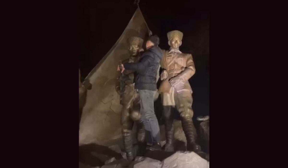 İnegöl’de Atatürk Anıtı’nda büyük saygısızlık