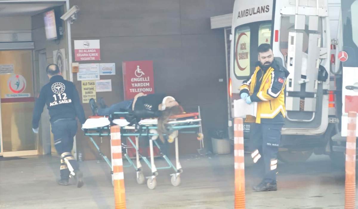 İnegöl'de direksiyon başında kriz geçirdi; 2 yaralı
