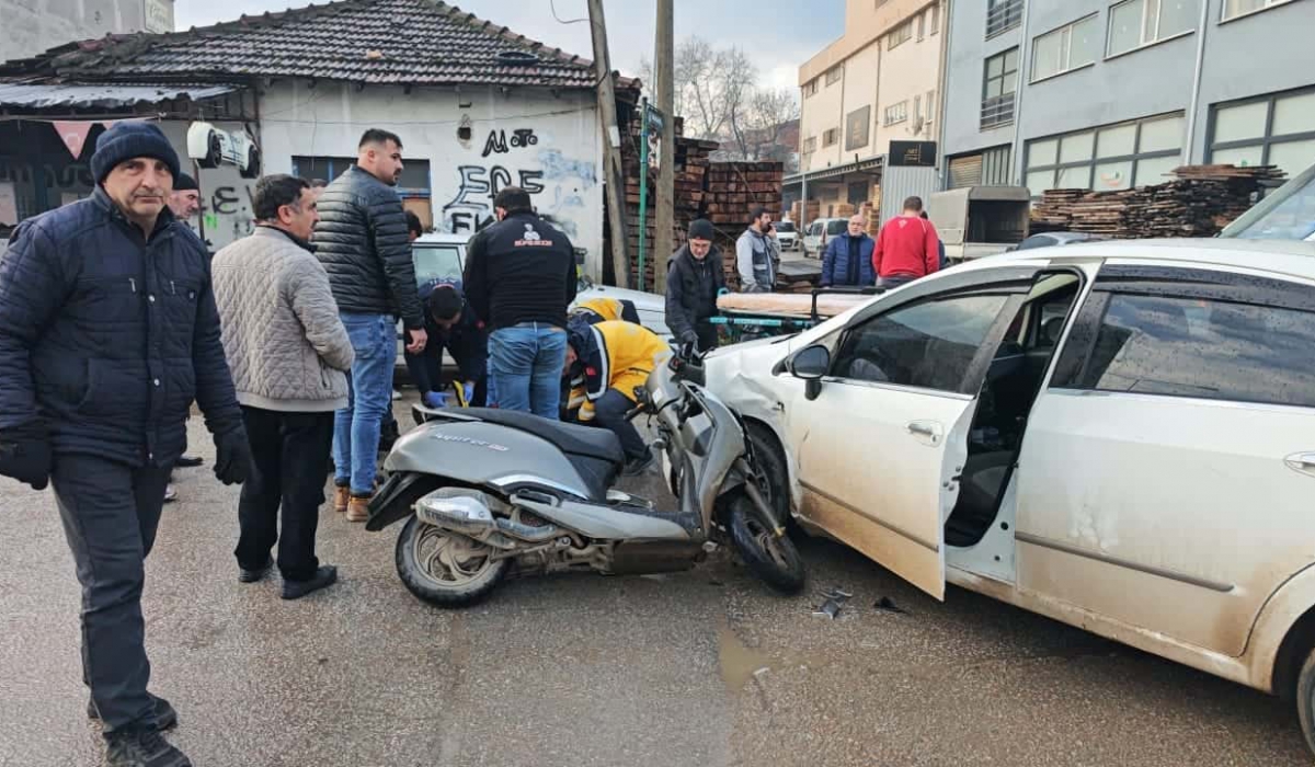 Otomobille Motosiklet Çarpıştı: İnegöl'de 1 Yaralı