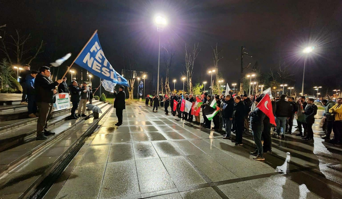 İnegöl Heykel Meydanı’nda Gazze İçin Tek Ses, Tek Yürek