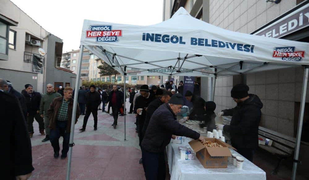 İnegöl’de 3 aylar sabah namazıyla karşılandı