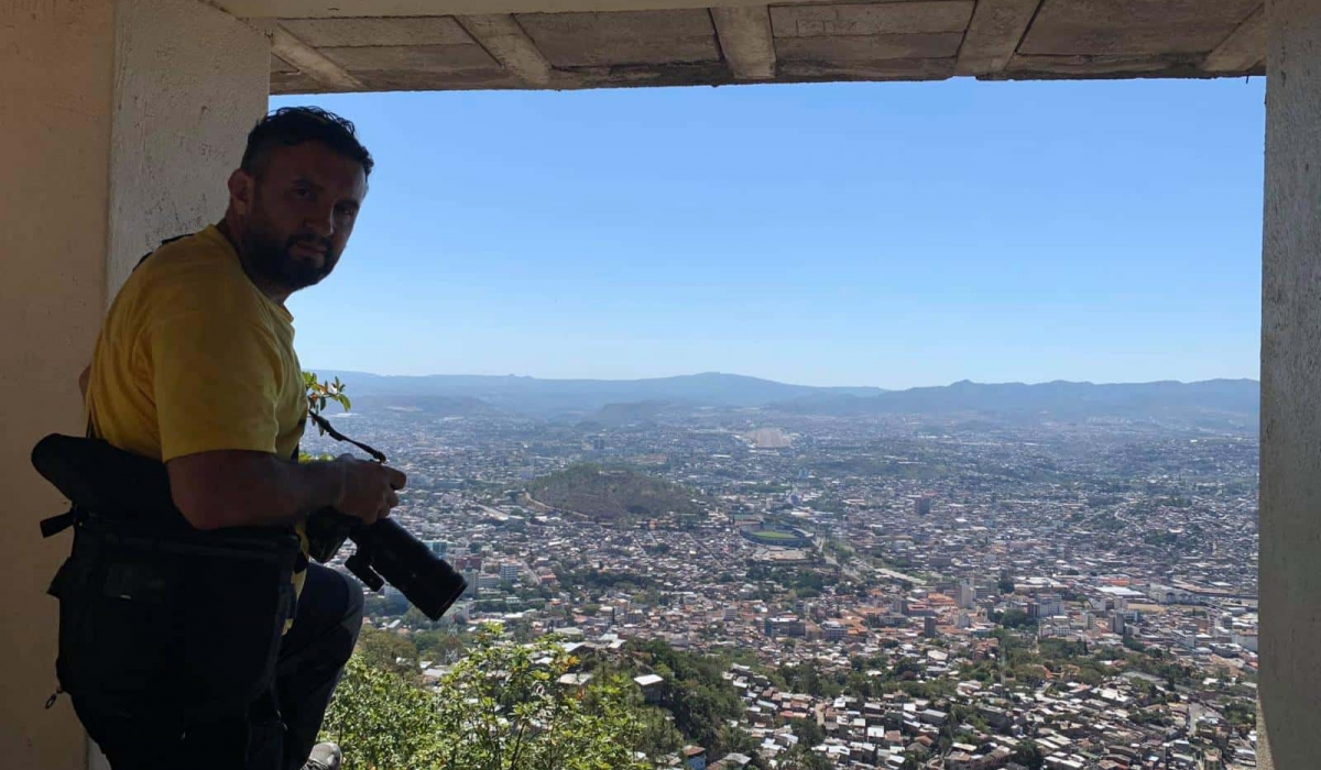 İnegöllü Fotoğrafçı Resul Gümüş ve Eşi Cezayir’de Alıkonuldu!
