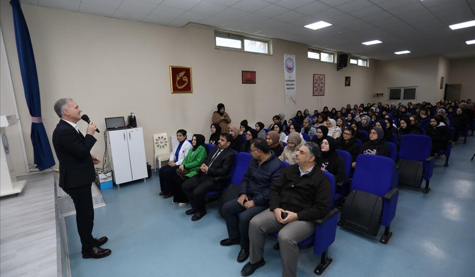Başkan Alper Taban: 'Gençler Büyük Hayaller Kurmalı'