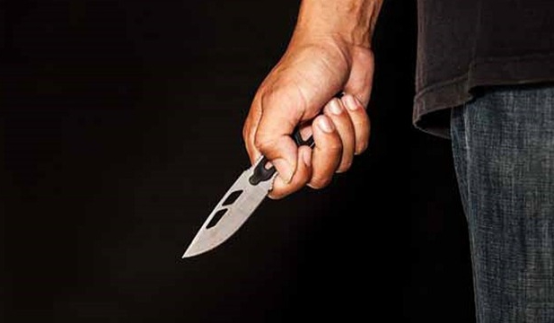 Alkollü gençlerin kavgasında 2 kişi bıçakla yaralandı