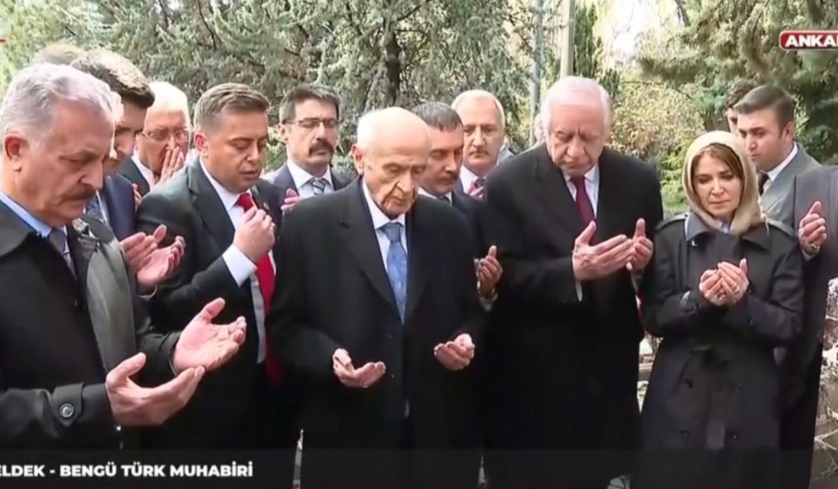 Bahçeli'den ilk görüntü, Alparslan Türkeş’in Mezarını Ziyaret Etti