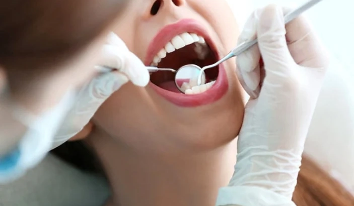 Diş İmplantı Nedir? Ne Kadar Süre Dayanır ve Kimlere Uygulanır?