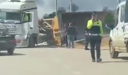 İnegöl'de hafriyat yüklü TIR devrildi