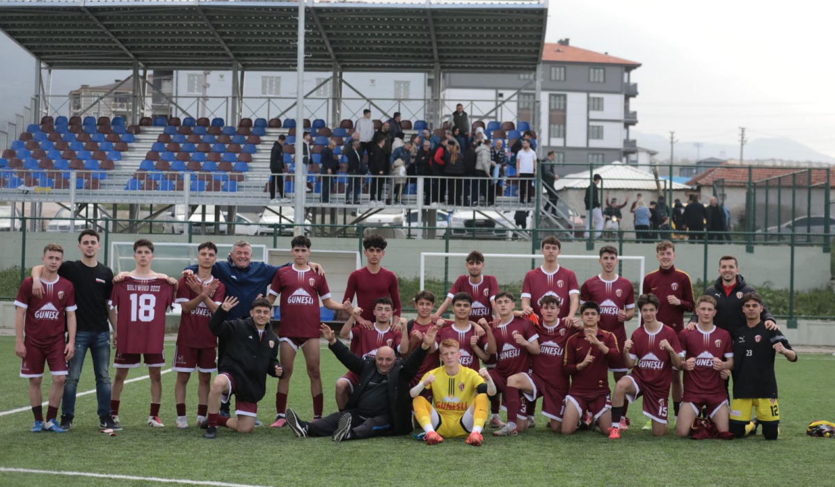 İnegölspor,  Kütahyaspor müsabakasında goller ve kartlar havada uçuştu