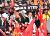 Erdoğan’ın mitinginde ‘Sinan Ateş’ yazılı pankart açıldı