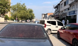 Rastgele ateş açtı, kurşunlar otomobillere isabet etti