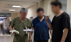 Bir anlık dalgınlık yüzünden parmağı koptu