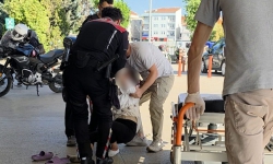 İnegöl'de kocasını bıçakladı, acilde fenalaştı