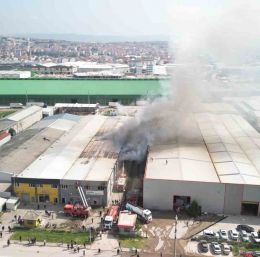 Yanan sandalye fabrikası havadan görüntülendi