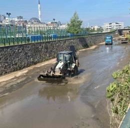 Büyükşehir’den Mandıras Deresi’nde yaz temizliği