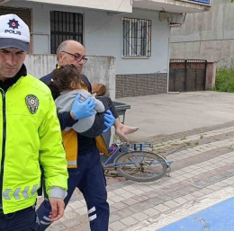 Bursa’da 1. kattan düşen çocuğu moloz dolu çuvallar korudu