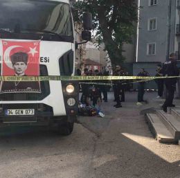 Bursa’da yaşlı kadın kamyon altında kalarak can verdi