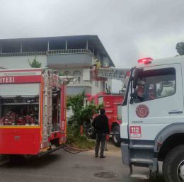 Bursa’da yangın paniği: 2 kişi dumandan etkilendi