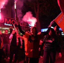 Galatasaray taraftarları Bursa’da şampiyonluğu coşkuyla kutladı
