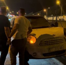 Bursa’da kontrolden çıkan araç önce bariyere sonra otomobile çarptı