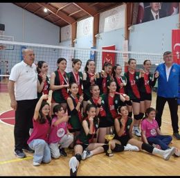 Midi Kızlar Gelişim Ligi şampiyonu Hürriyetspor