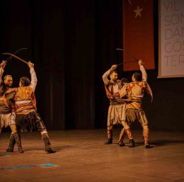 Bursa Gala Kültür Sanat Merkezi’nin dans gösteresi sanatseverlerle buluştu
