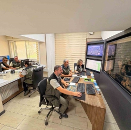 Bursa yangınında binlerce kişi tahliye edildi