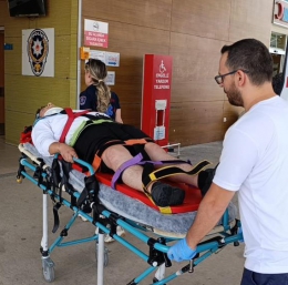 İnegöl'de otobüs tıra çarptı! 1 yaralı
