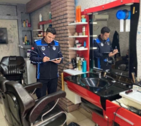 İnegöl'de 7 berbere ceza yazıldı