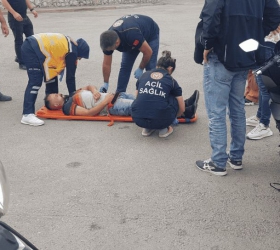 Kaza sonrası acı içinde yerde kaldı!