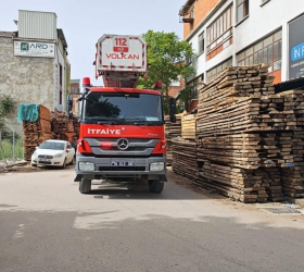Mobilya imalathanesinde yangın paniği!
