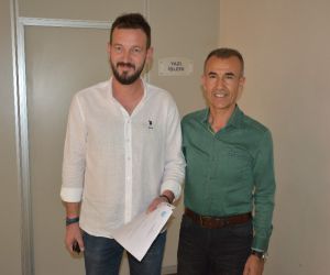 Söke MHP’nin yeni Belediye Meclis üyesi Tayfun Batmaz mazbatasını aldı