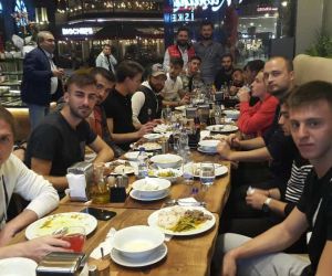 Sebahattin Tetik’ten Eskişehirsporlu futbolcular onuruna yemek