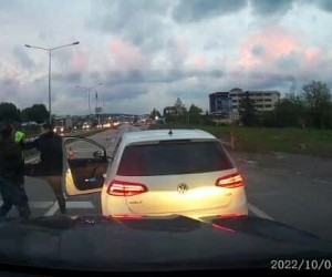 Yol tartışması anayolu ringe çevirdi...Biber gazıyla müdahale gecikmedi