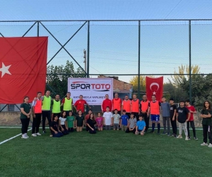 Yavuz Sultan Selim Ortaokuluna halı saha