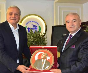 Eskişehir Balkan ve Muhacir Dernekleri Federasyonu’ndan Başkan Bakkalcıoğlu’na ziyaret