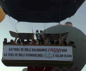 Yeri üretilen sıcak hava balonu ’TOGG’a selam olsun’ pankartıyla havalandı