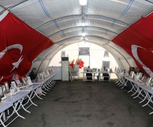Evlat nöbetindeki Yusuf Erdinç: “Oğlumun elindeki kalemi kırıp yerine silah verdiler”