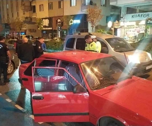Park halindeki otomobilden tüfek ele geçirildi: 5 gözaltı